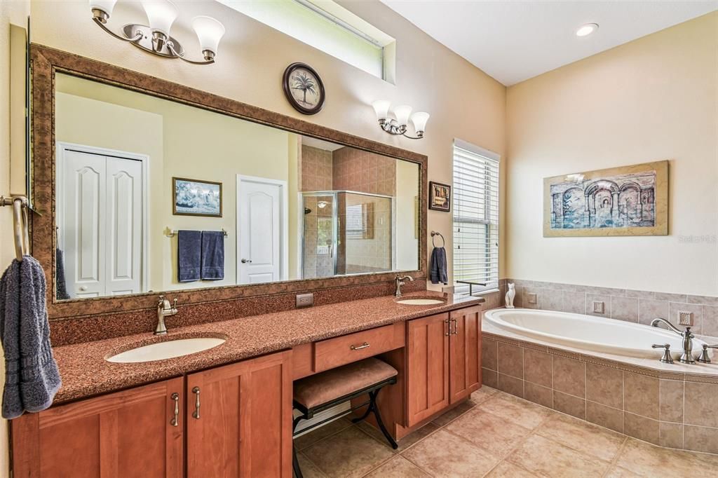 Bathroom, Dual Sink Vanities, Interior, Recessed Lighting