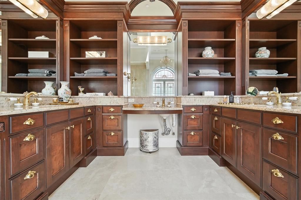 Chandelier, Interior