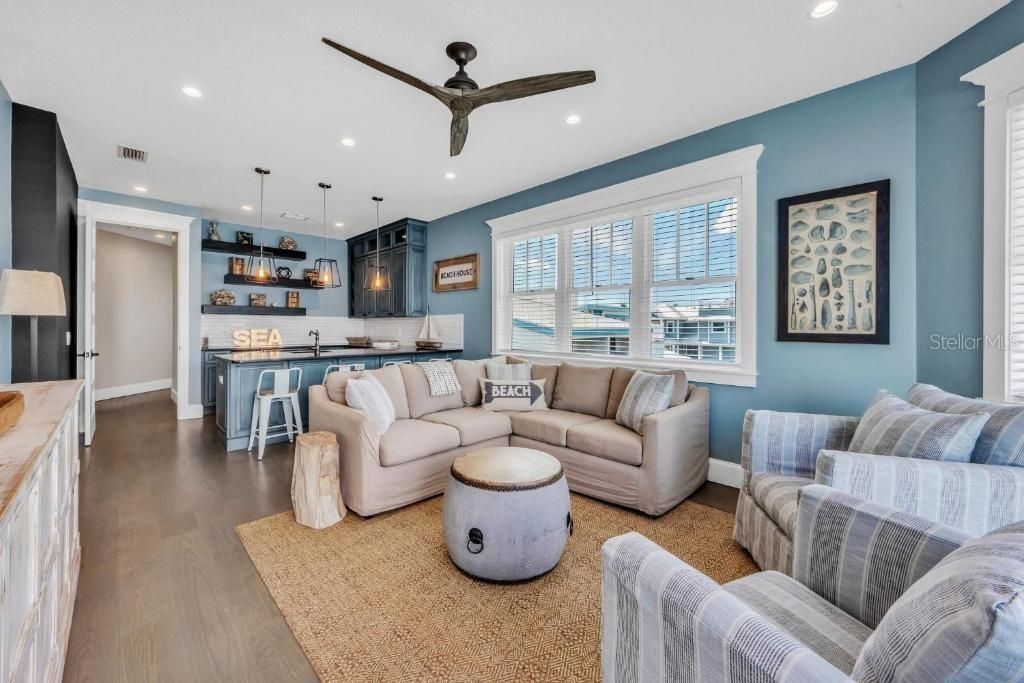 Interior, Kitchen, Living room, Pendant Lights, Recessed Lighting, Stainless Steel Appliances, Wood Texture Flooring