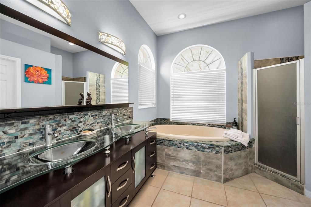 Bathroom, Dual Sink Vanities, Interior, Recessed Lighting