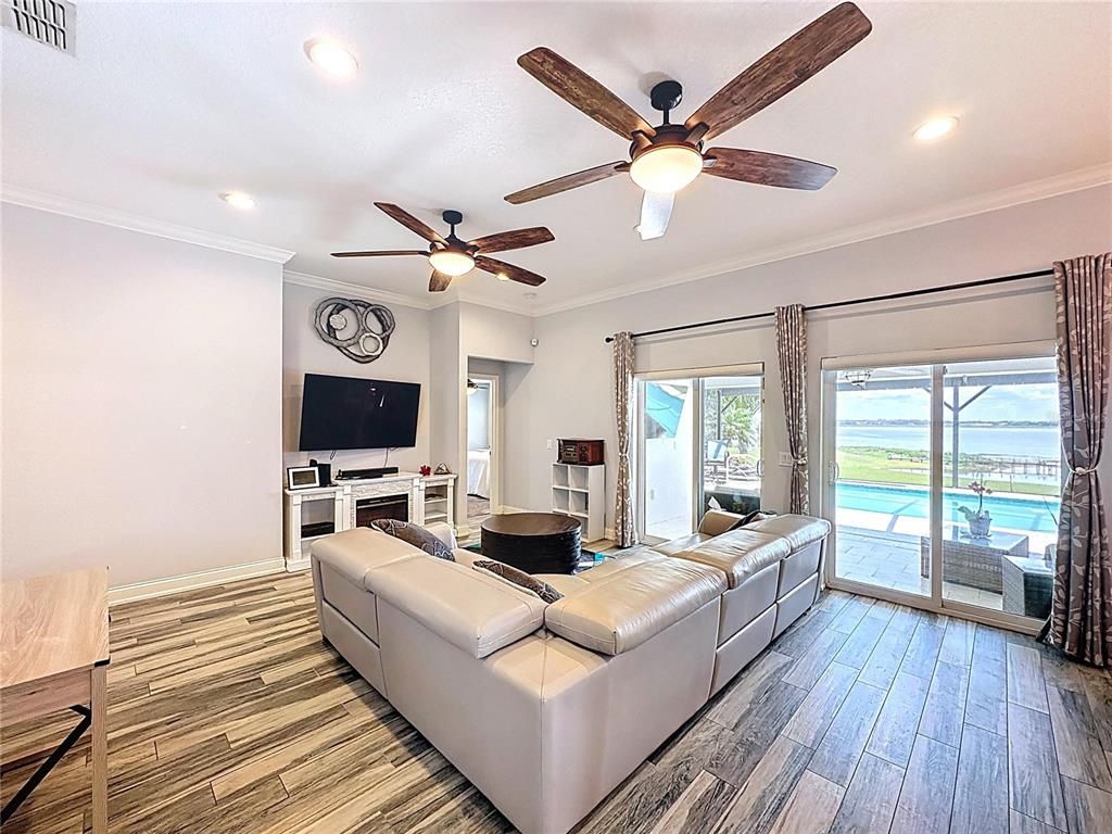Interior, Living room, Recessed Lighting, Water, Wood Texture Flooring