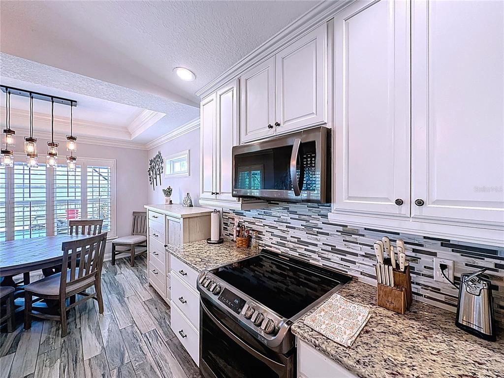 Dining room, Interior, Kitchen, Pendant Lights, Recessed Lighting, Wood Texture Flooring