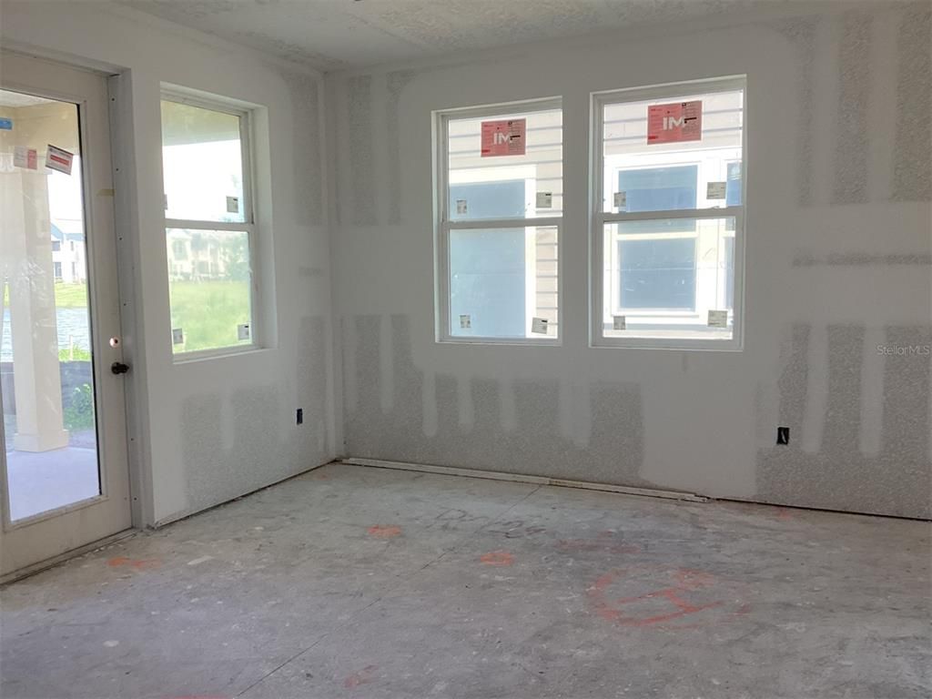 Empty room, Interior