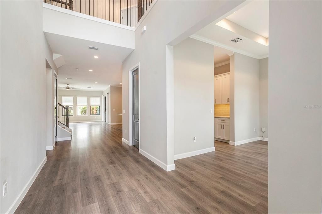 Interior, Recessed Lighting, Wood Texture Flooring