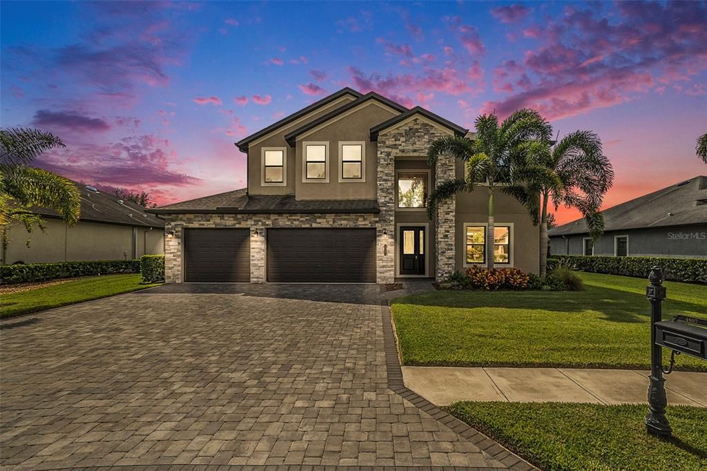 Attached, Exterior, Facade, American Craftsman