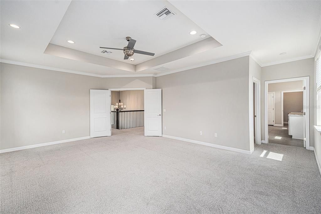 Chandelier, Empty room, Interior, Recessed Lighting