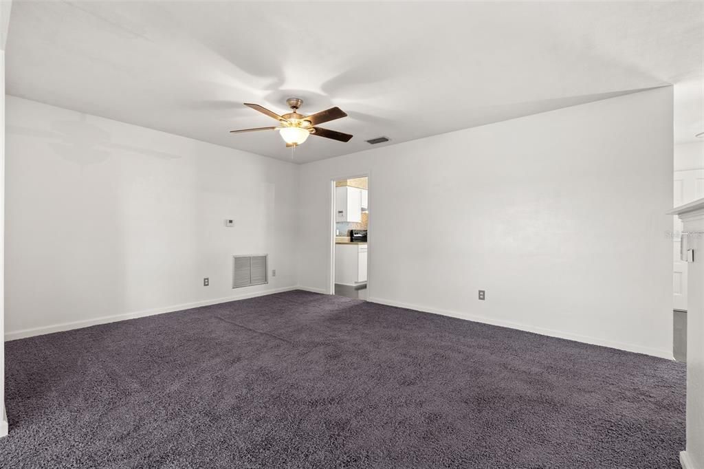 Empty room, Interior