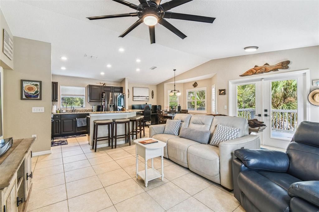 Dining room, Interior, Kitchen, Living room, Pendant Lights, Recessed Lighting, Stainless Steel Appliances