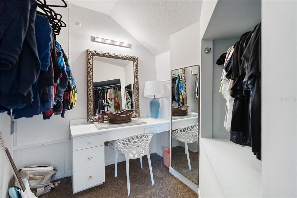 Home Office, Interior