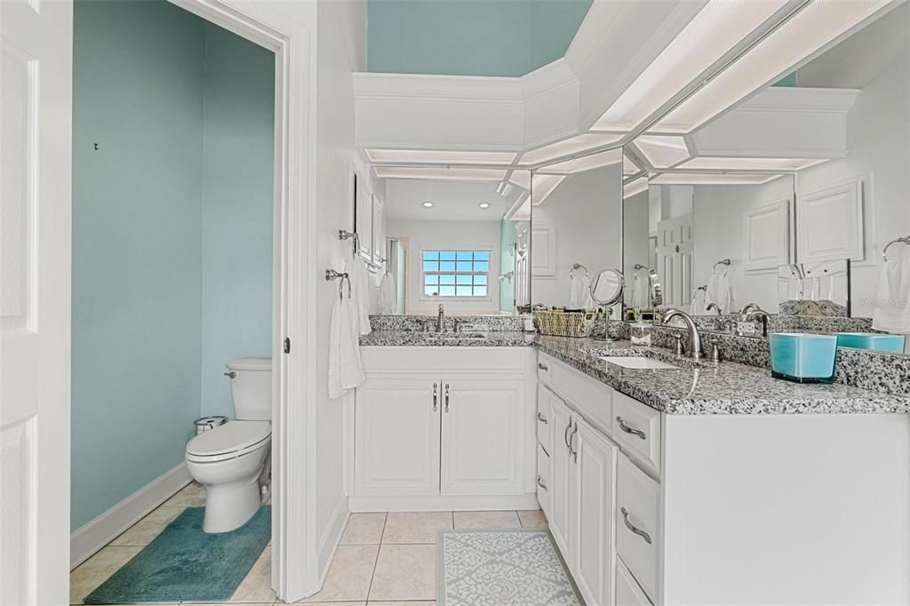 Bathroom, Dual Sink Vanities, Interior, Recessed Lighting