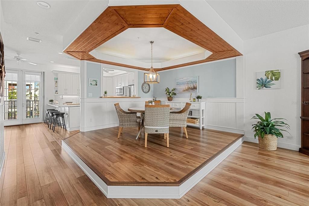 Dining room, Interior, Kitchen, Pendant Lights, Recessed Lighting, Wood Texture Flooring