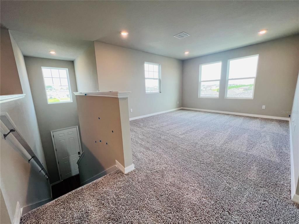 Empty room, Interior, Recessed Lighting