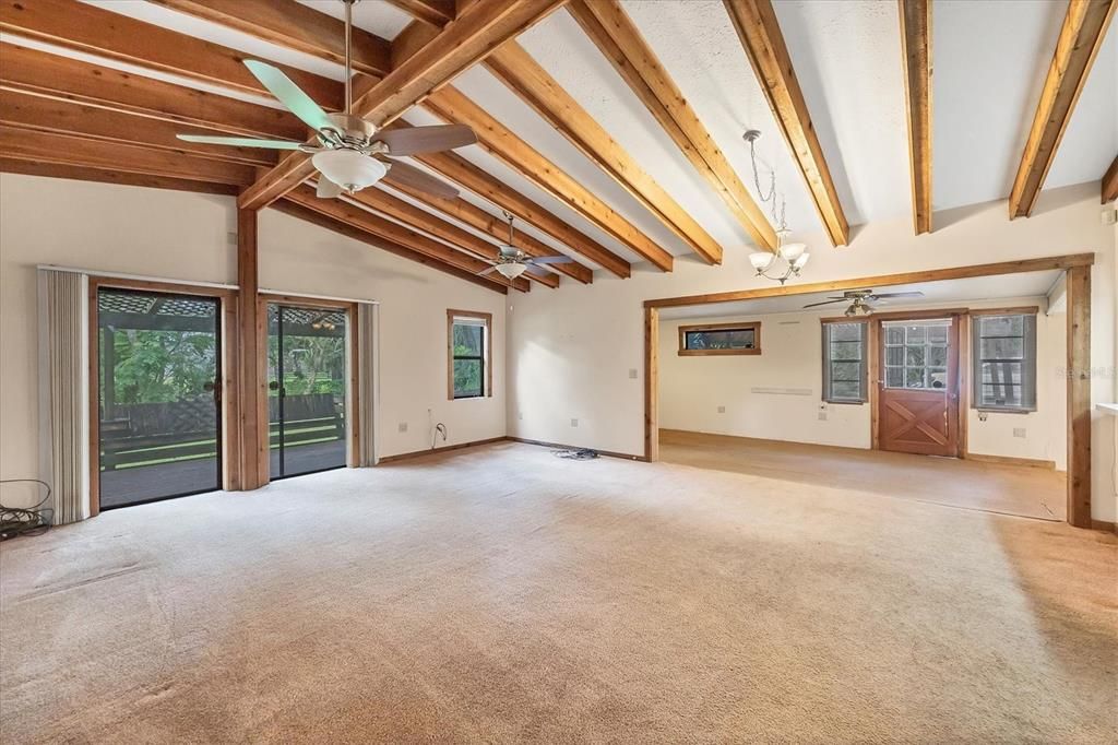 Empty room, Interior, Wooden Beams, Wooden Ceilings