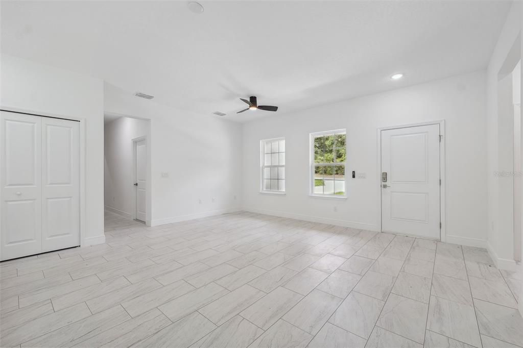 Empty room, Interior, Recessed Lighting