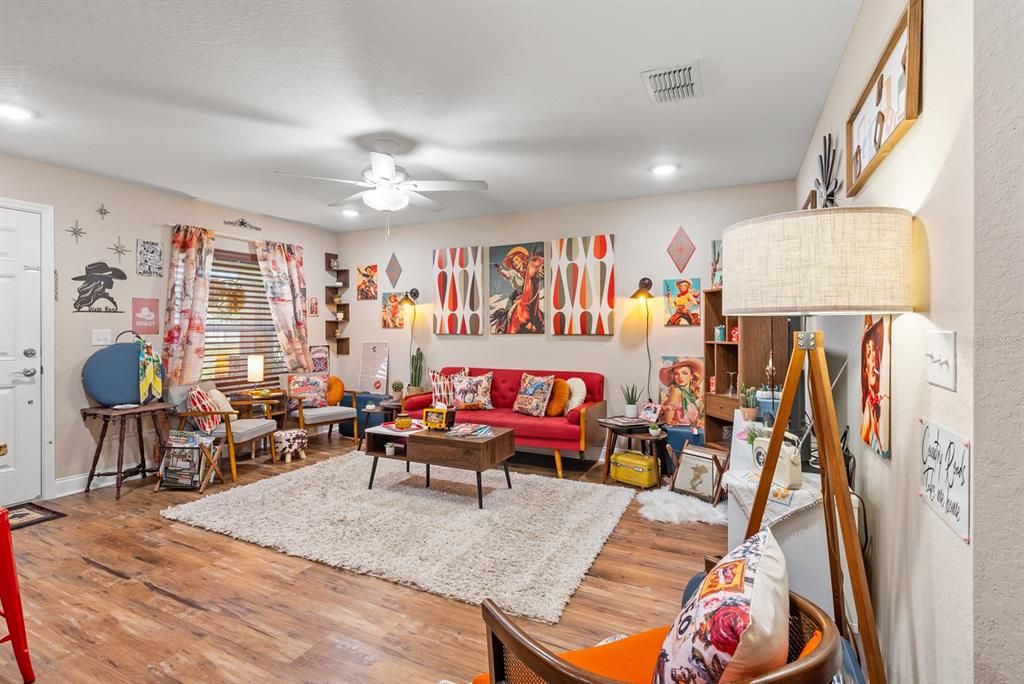 Interior, Living room, Recessed Lighting, Wood Texture Flooring