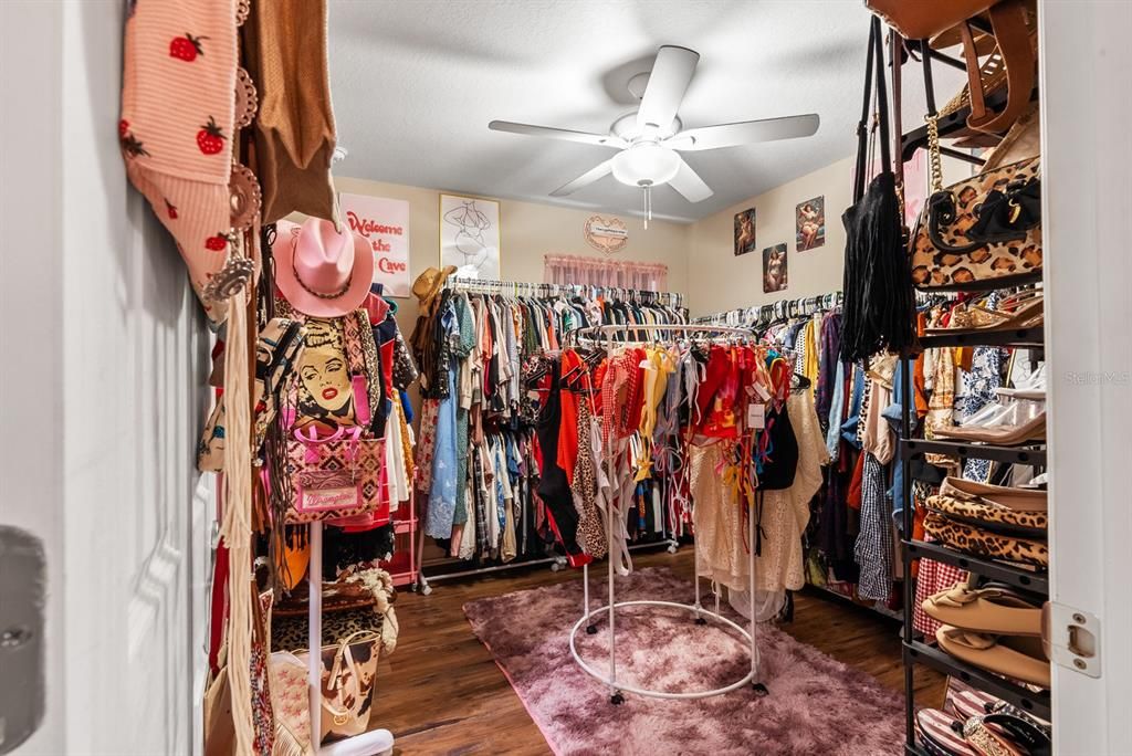 Interior, Walk-in Closets, Wood Texture Flooring