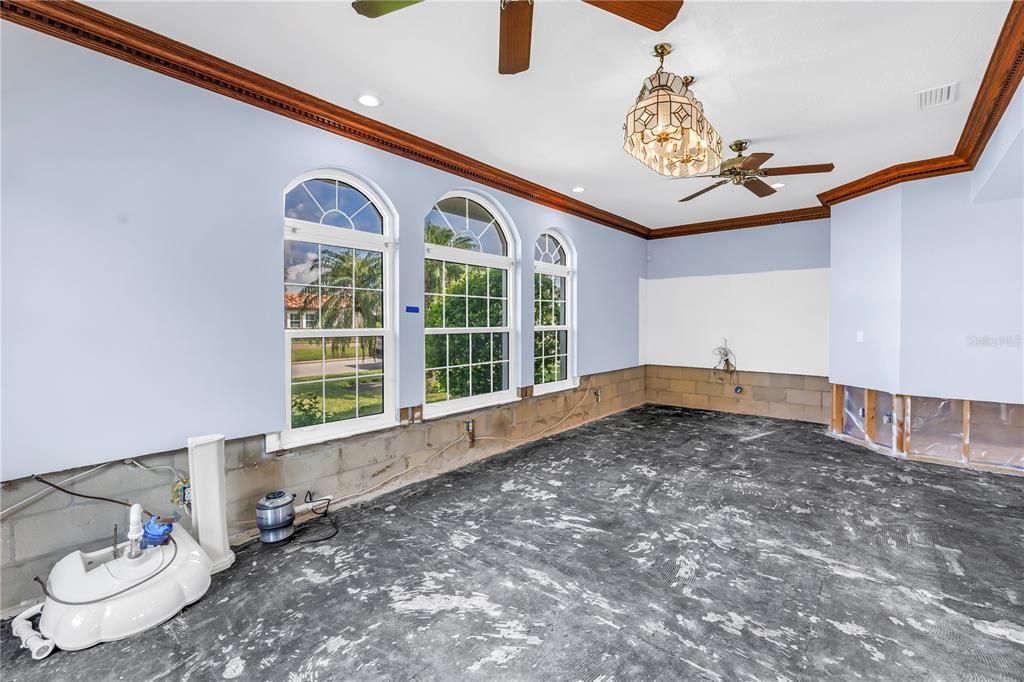 Chandelier, Empty room, Interior, Recessed Lighting