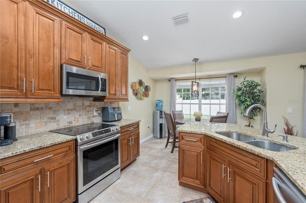 Dining room, Interior, Kitchen, Pendant Lights, Recessed Lighting, Stainless Steel Appliances