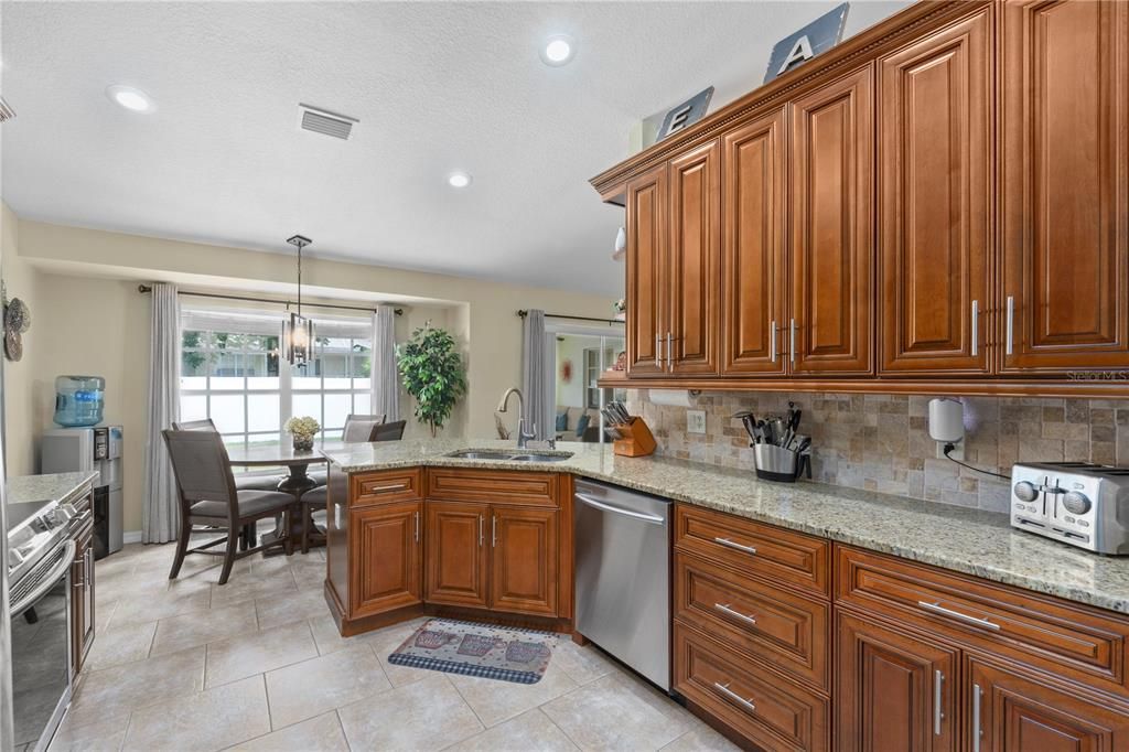 Dining room, Interior, Kitchen, Pendant Lights, Recessed Lighting, Stainless Steel Appliances