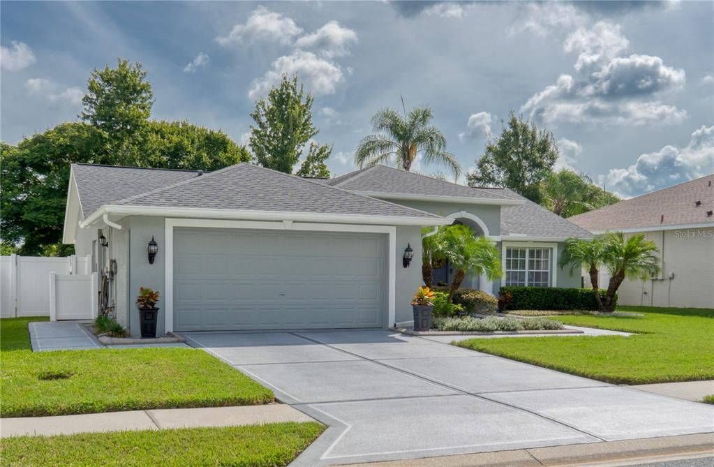 Attached, Exterior, Facade, Ranch