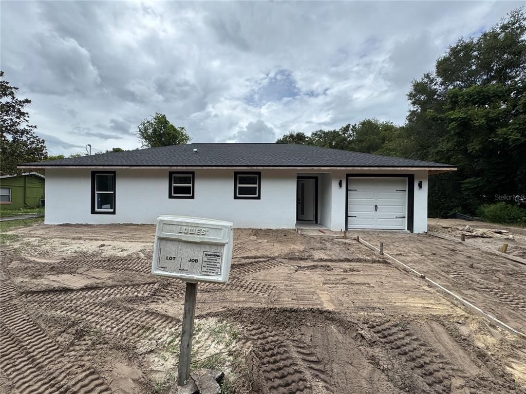 Attached, Exterior, Facade, Ranch