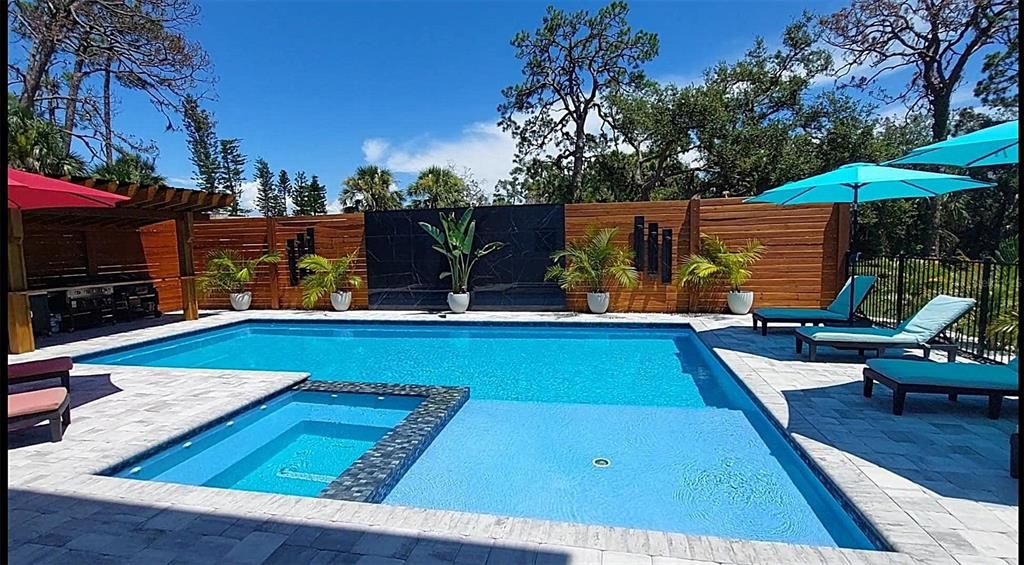 Exterior, Pool