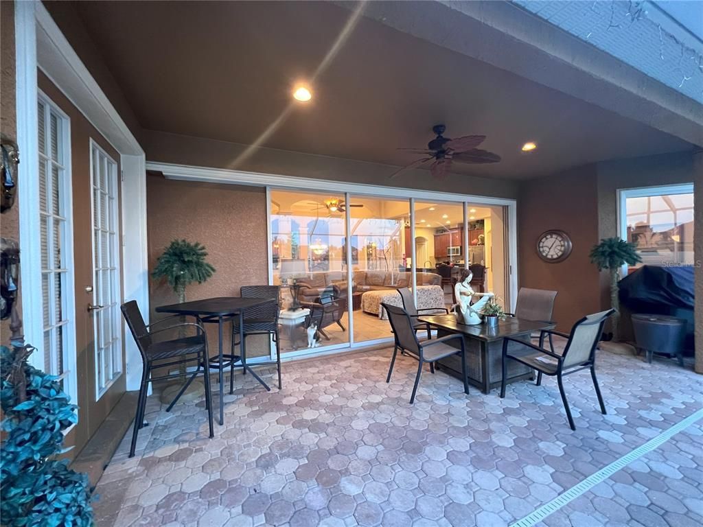 Dining room, Interior, Recessed Lighting