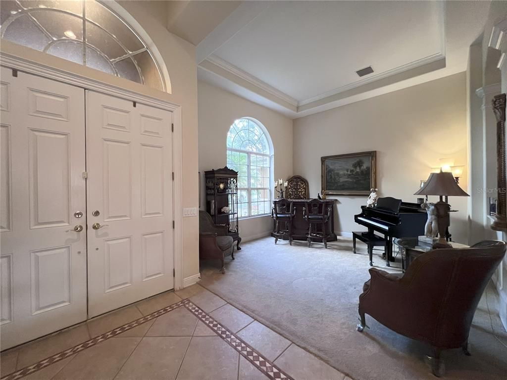 Interior, Piano