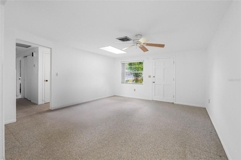 Empty room, Interior, Recessed Lighting