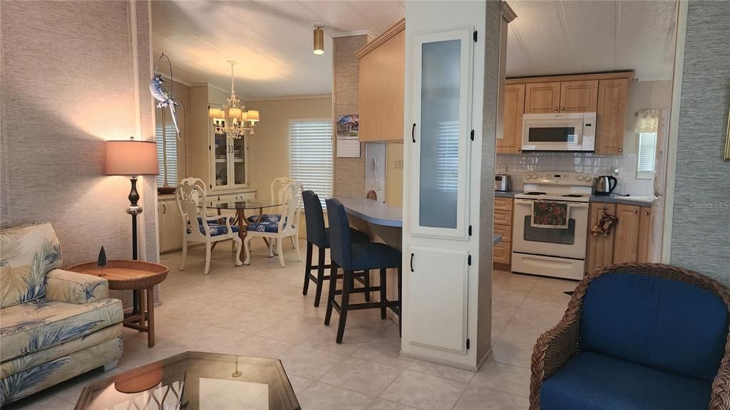 Chandelier, Dining room, Interior, Kitchen, Stainless Steel Appliances