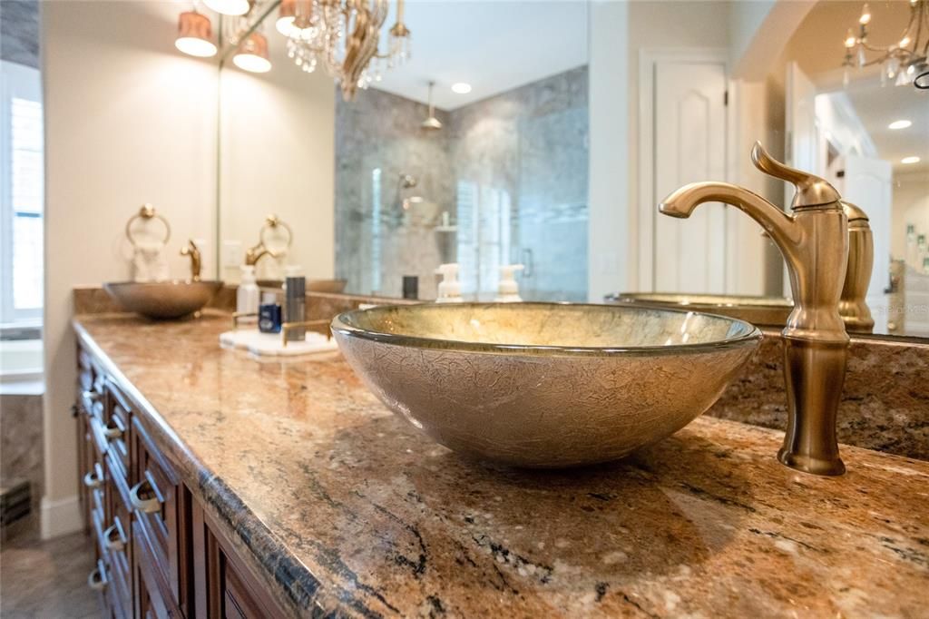 Bathroom, Dual Sink Vanities, Interior, Recessed Lighting