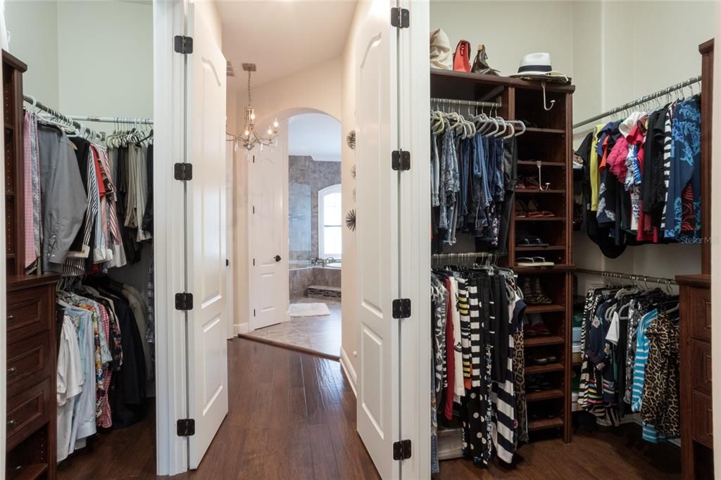 Bathroom, Interior, Walk-in Closets, Wood Texture Flooring