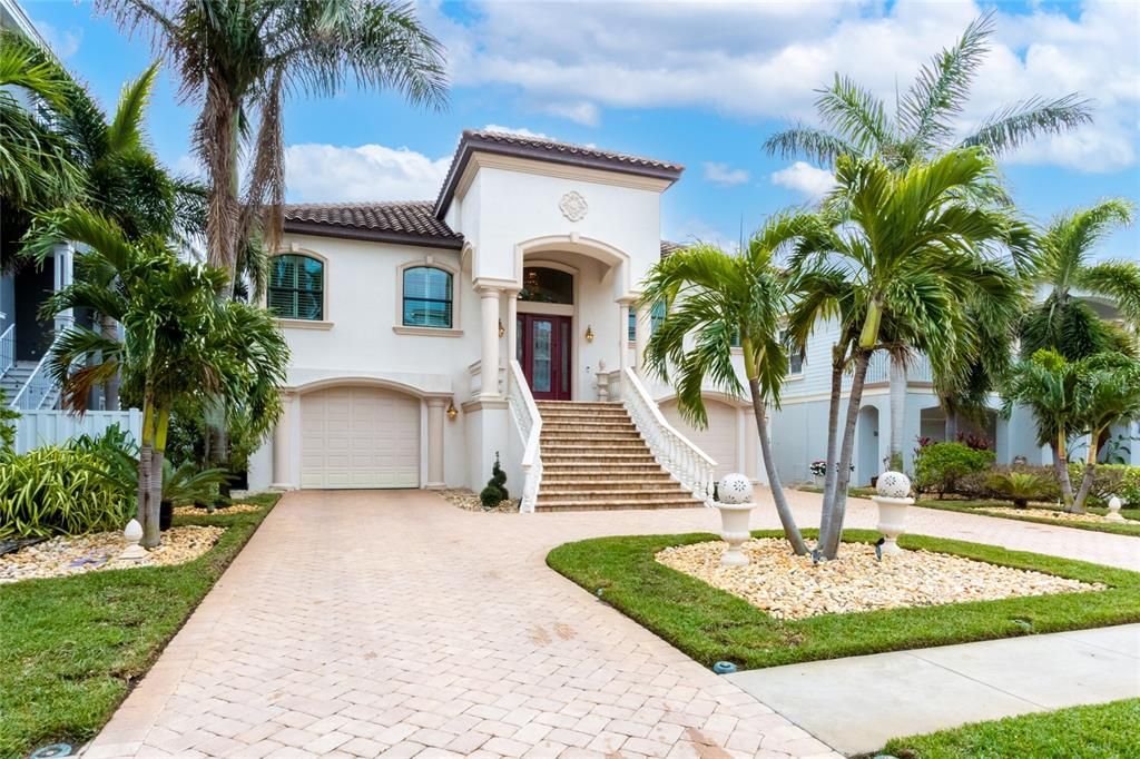 Attached, Exterior, Facade, Mediterranean