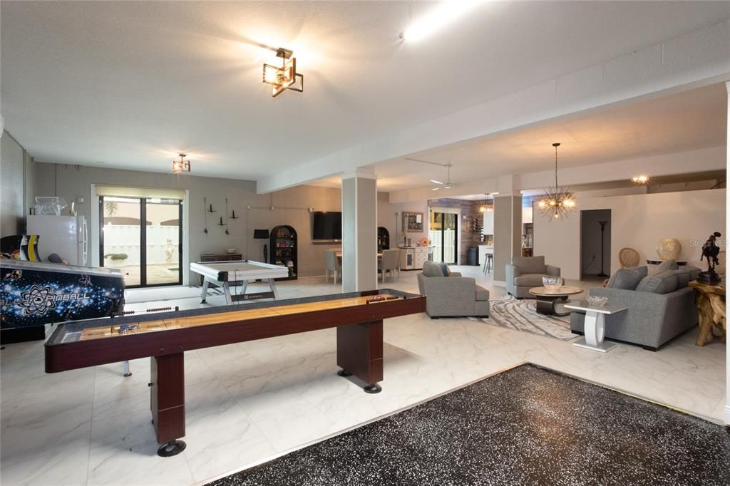 Billiard Table, Game Room, Interior, Living room, Marble, Pendant Lights