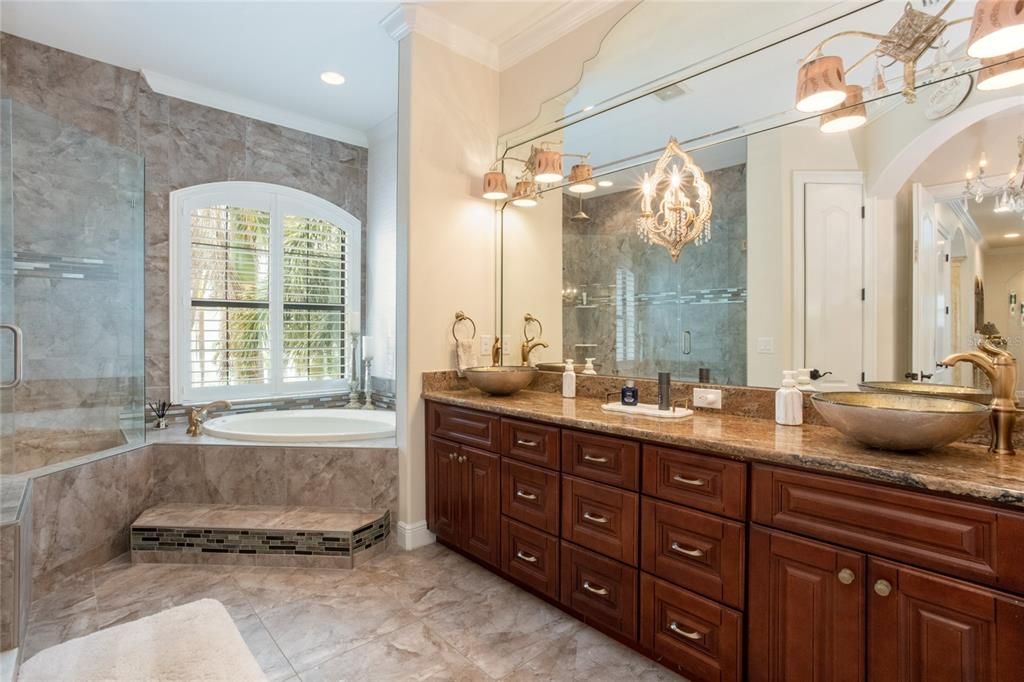 Bathroom, Dual Sink Vanities, Interior, Recessed Lighting