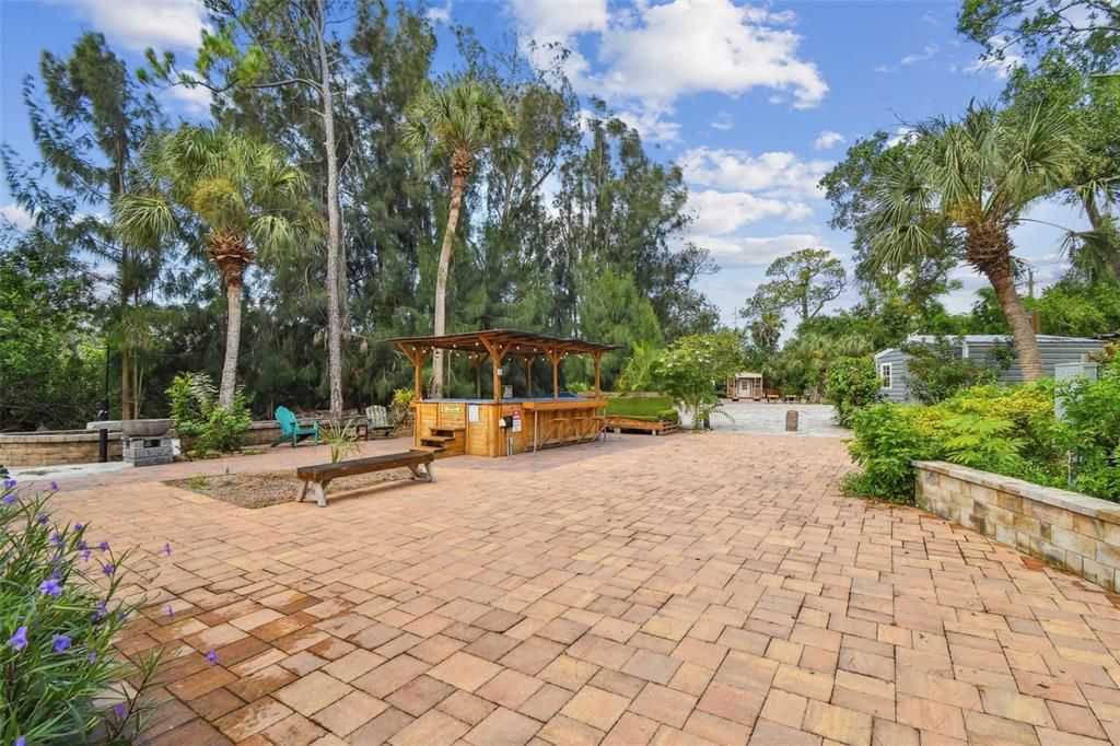 Exterior, Hot Tub, Outdoor Kitchen