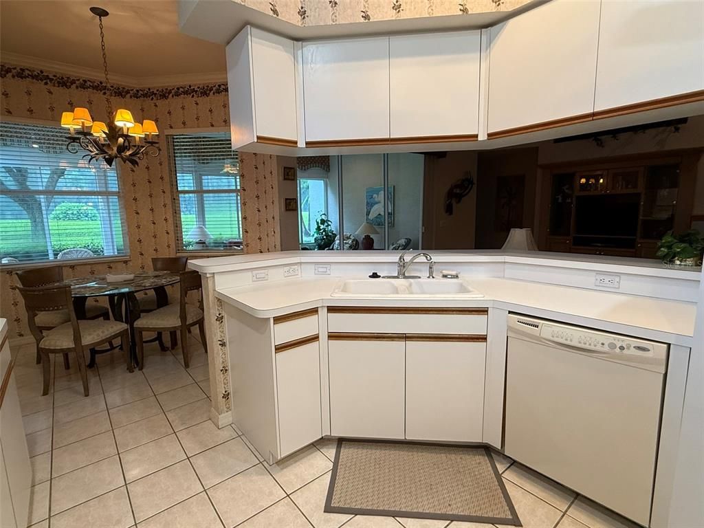 Chandelier, Dining room, Interior, Kitchen