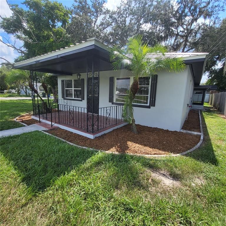 Backyard, Exterior, Facade, Ranch