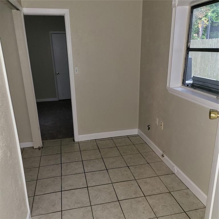 Empty room, Interior
