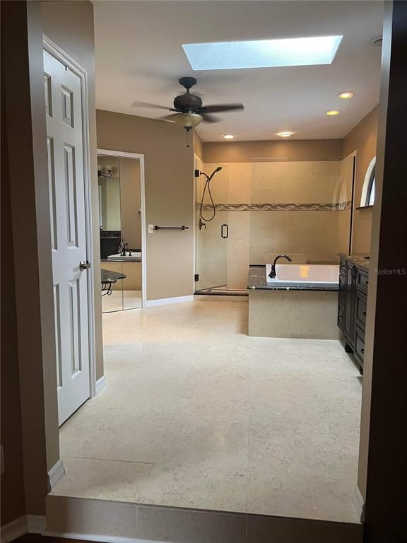 Bathroom, Interior, Recessed Lighting