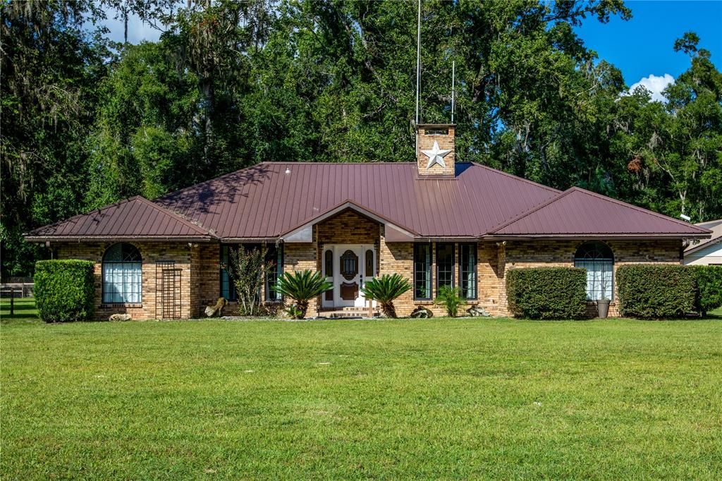 Backyard, Exterior, Facade, Brick Facade, Ranch