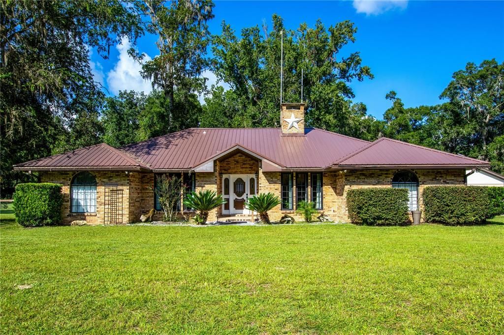 Backyard, Exterior, Facade, Brick Facade, Ranch