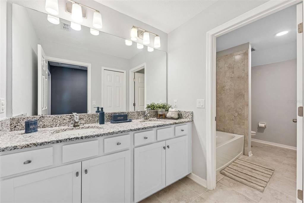 Bathroom, Dual Sink Vanities, Interior, Recessed Lighting