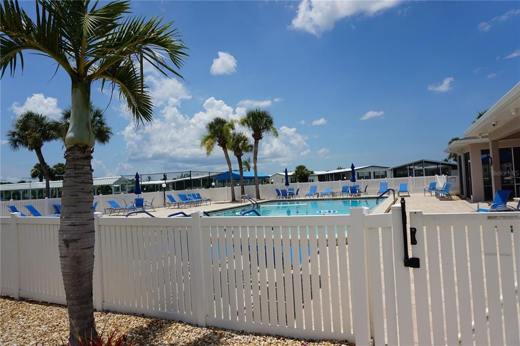 Exterior, Pool
