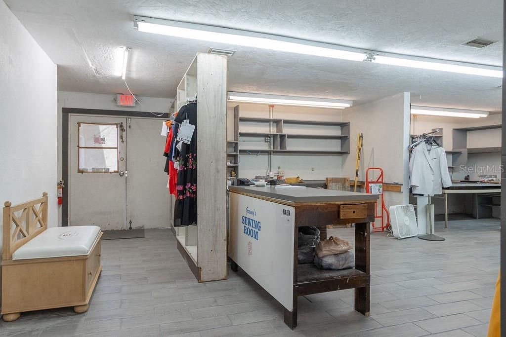 Interior, Walk-in Closets, Wood Texture Flooring