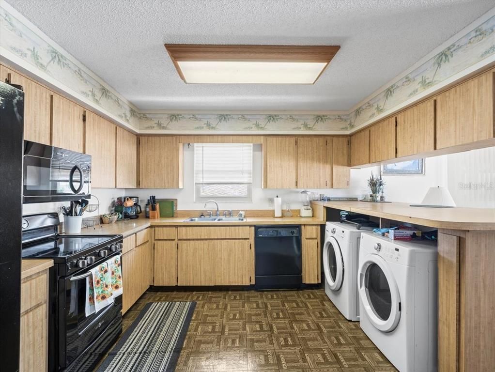 Interior, Kitchen, Washer, Wood Texture Flooring