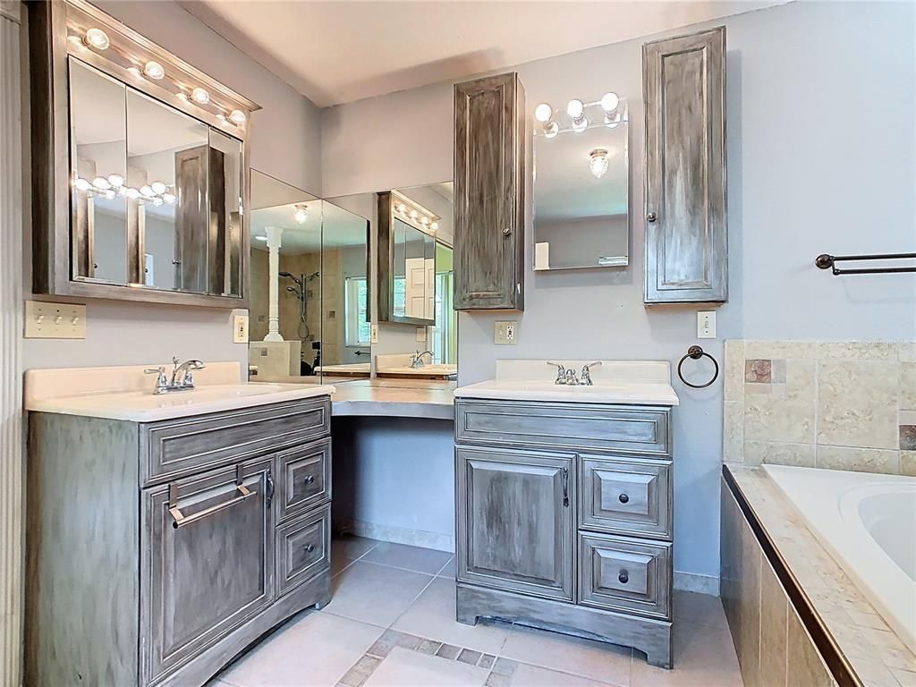 Bathroom, Dual Sink Vanities, Interior