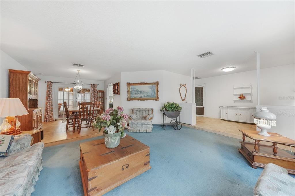 Chandelier, Dining room, Interior, Living room