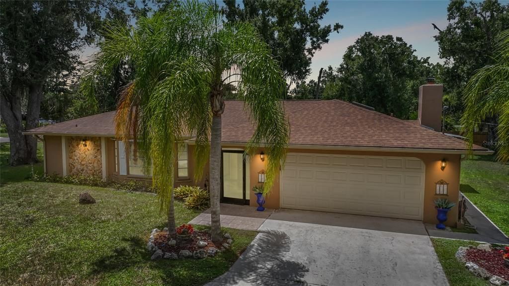 Attached, Exterior, Facade, Ranch