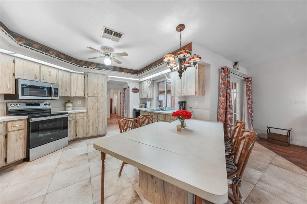 Chandelier, Dining room, Interior, Kitchen, Pendant Lights